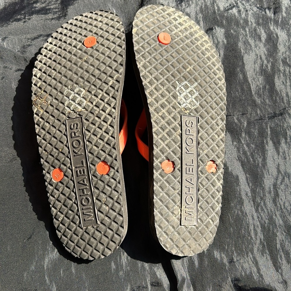 Michael Kors Womens Orange Flip Flop Sandals - Picture 4 of 6